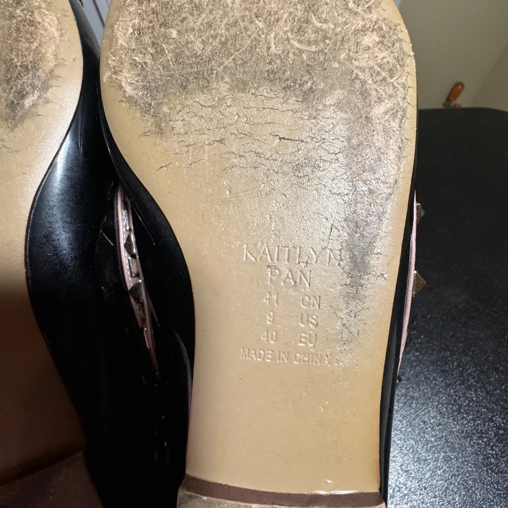 Kaitlyn Pan size 9 black/pink rock stud pointed leather ballet flats
